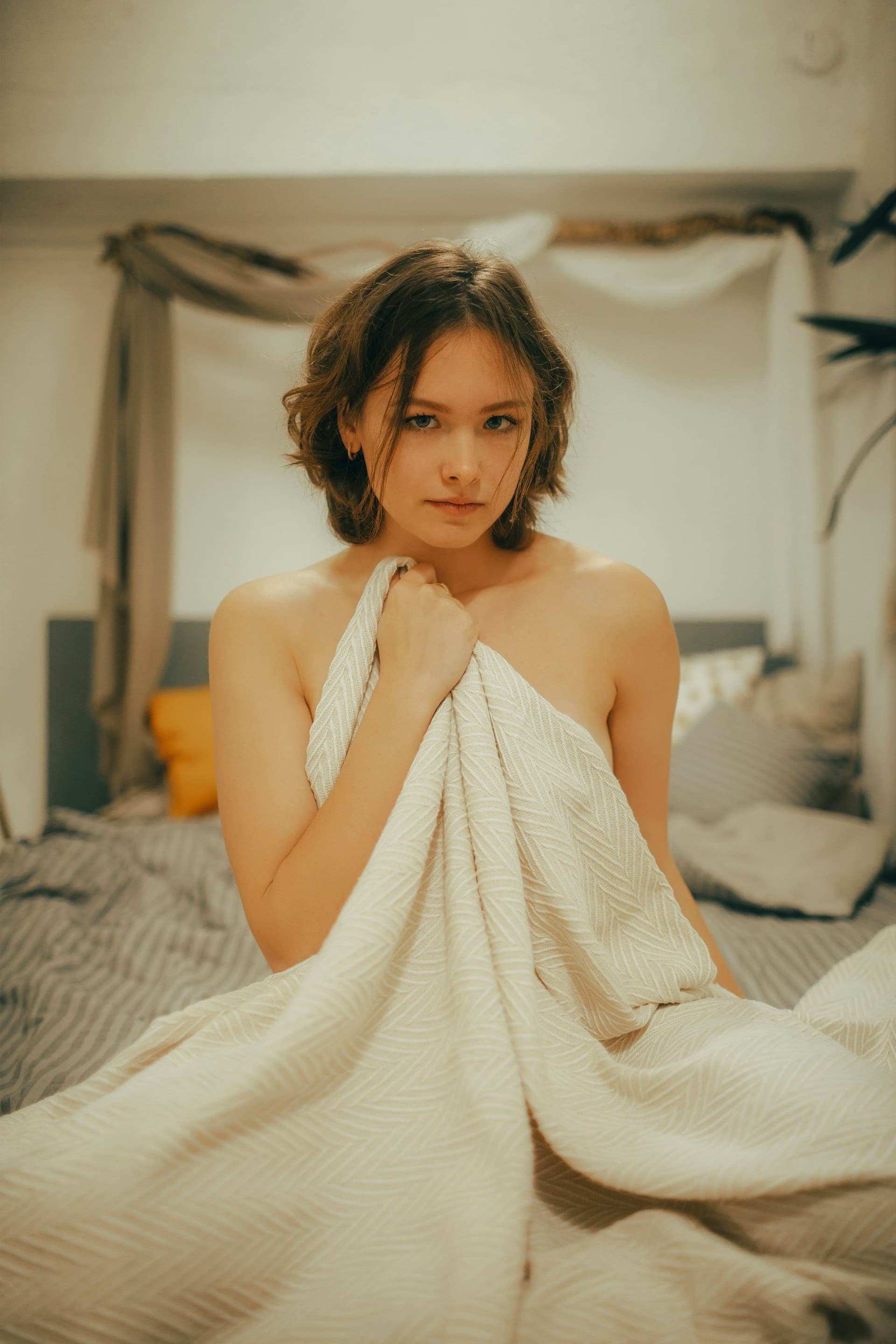Professional therapist giving an aromatherapy oil massage